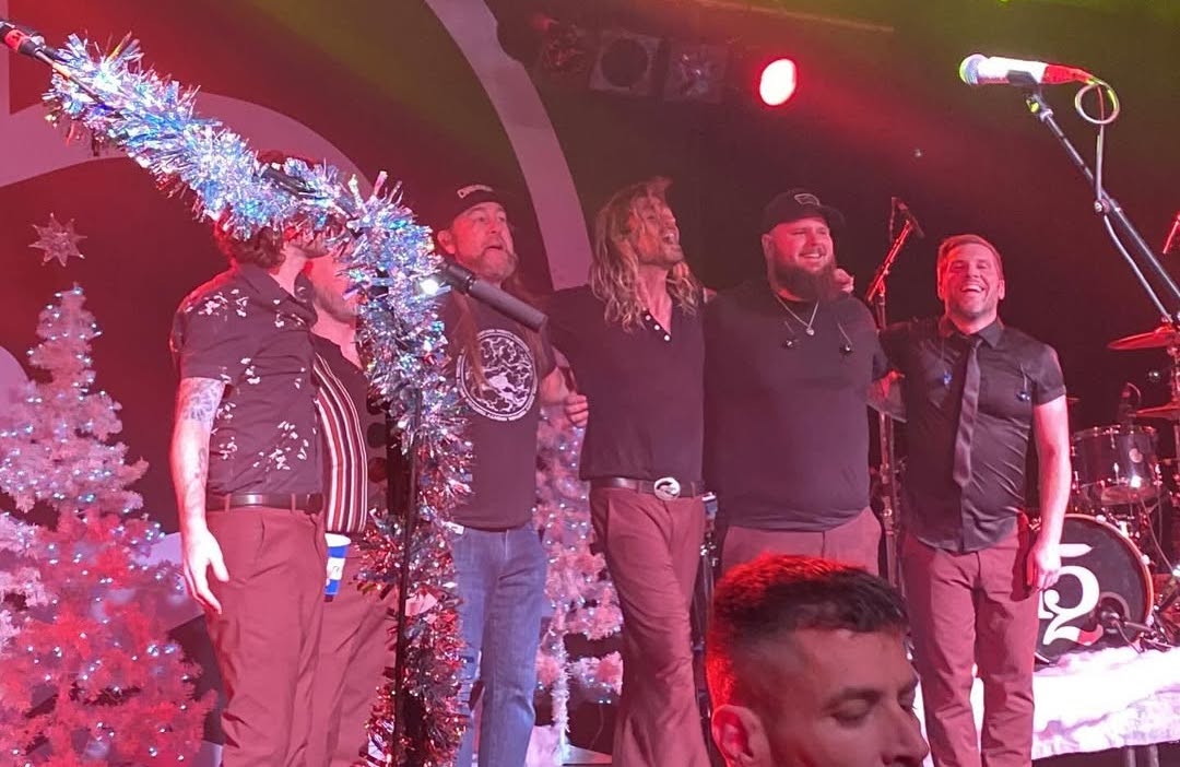 Watch Taking Back Sunday reunite with Fred Mascherino for the first time in 17 years in NJ