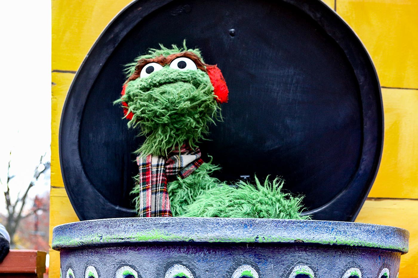 pics: Macy’s Thanksgiving Day Parade: De La Soul, Regina Spektor, Oscar the Grouch, protesters and more