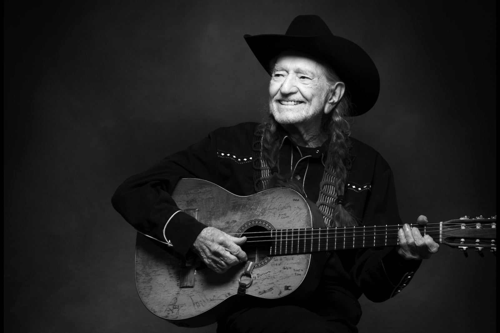 Willie Nelson covers Beck, Flaming Lips & more on new LP, shares rendition of Tom Waits’ “Last Leaf”