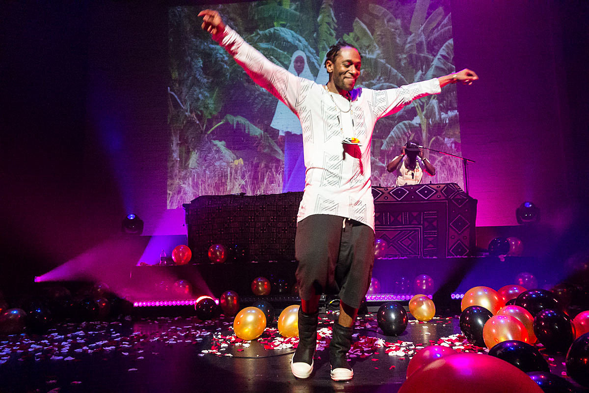 Yasiin Bey (Mos Def) played his “final” NYC show at The Apollo (pics, review)