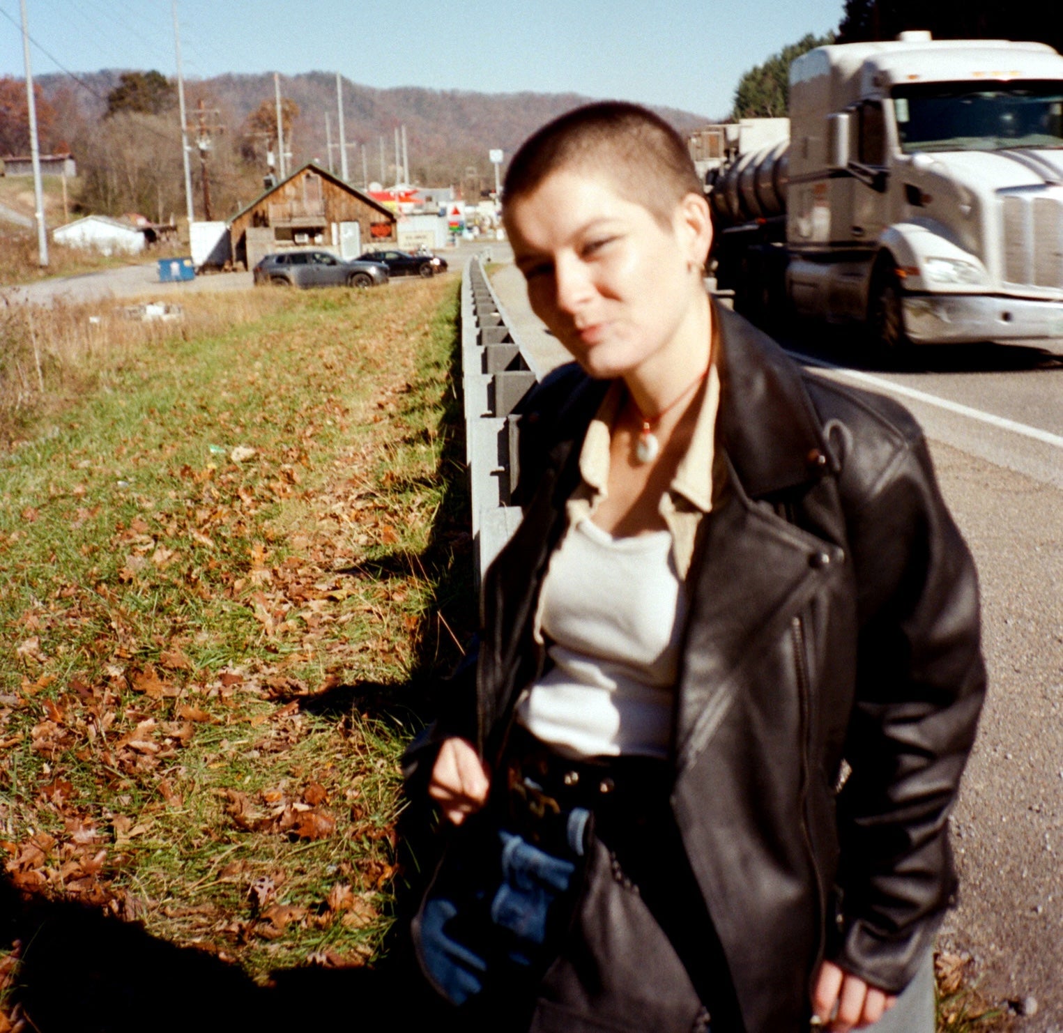 Zoh Amba announces Matador debut, touring with Courtney Barnett & Folk Bitch Trio (hear “Another Time”)