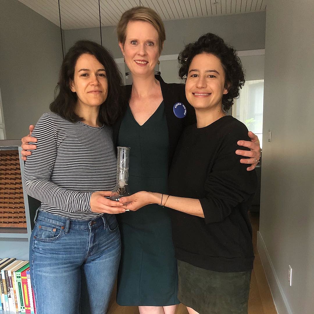 Broad City stars raffling autographed bong for Cynthia Nixon + see Ilana in NY