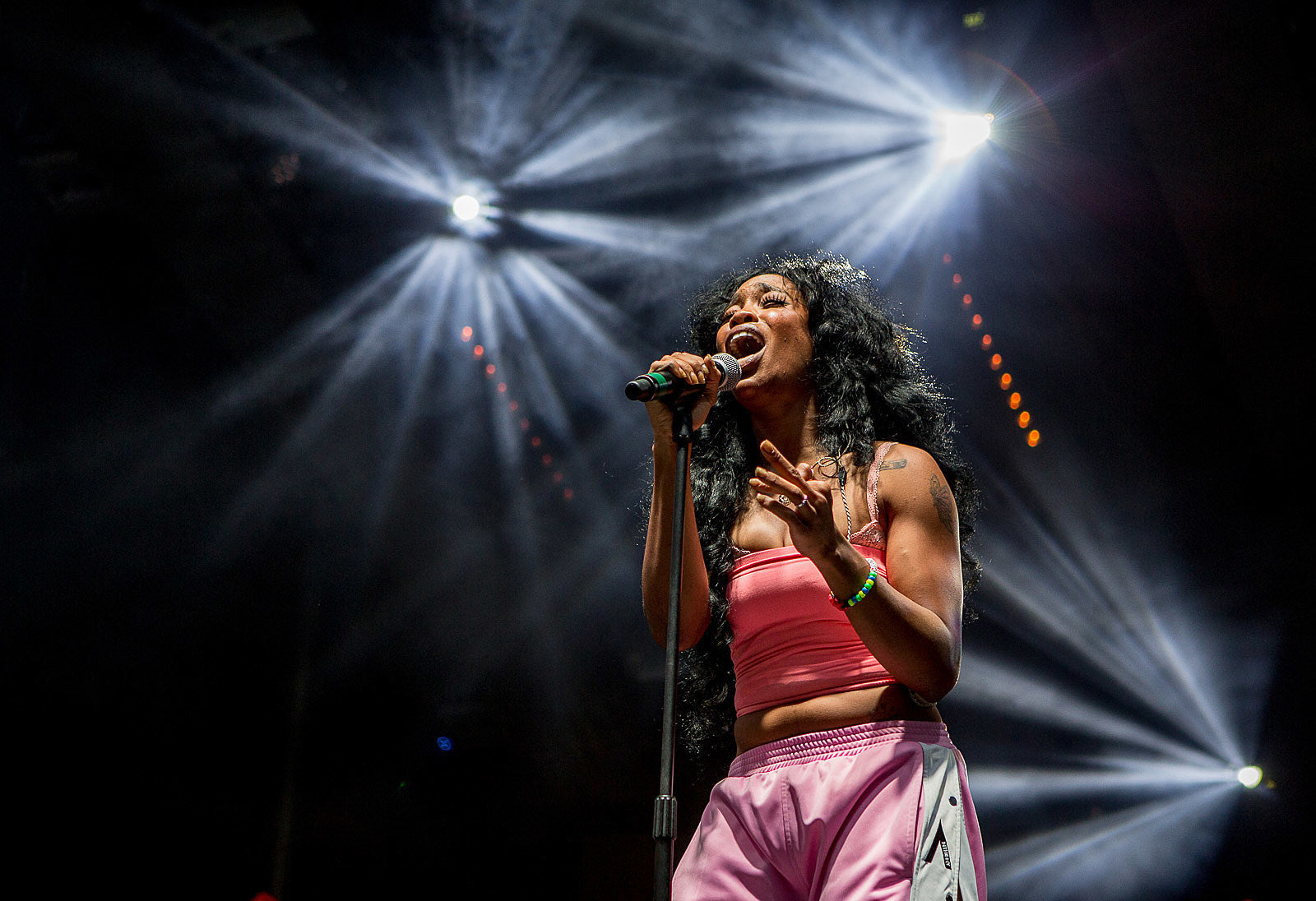 SZA performing at Grammys (like Cardi B), covered by Paramore