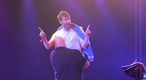 Damon Albarn carried off stage + win Blur vinyl & tix to MSG!
