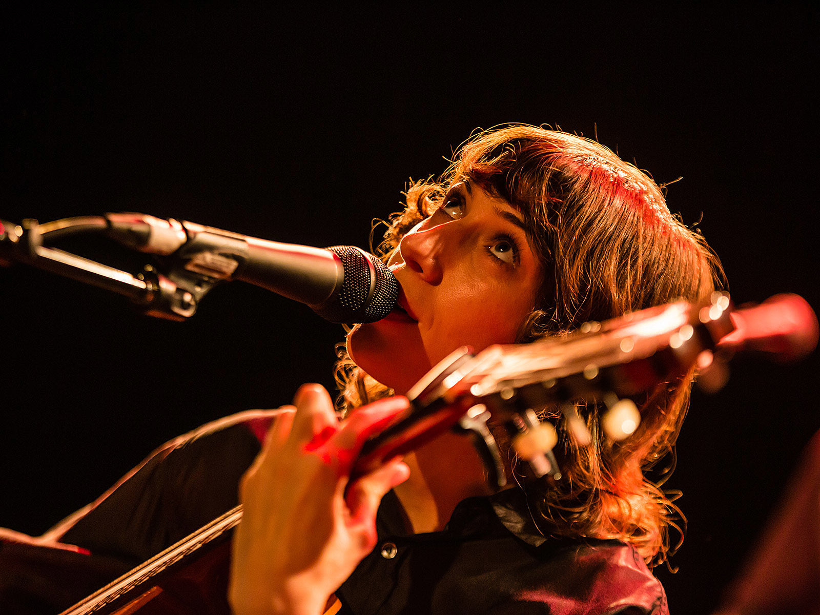 Aldous Harding captivated at Music Hall of Williamsburg with Tiny Ruins (pics)
