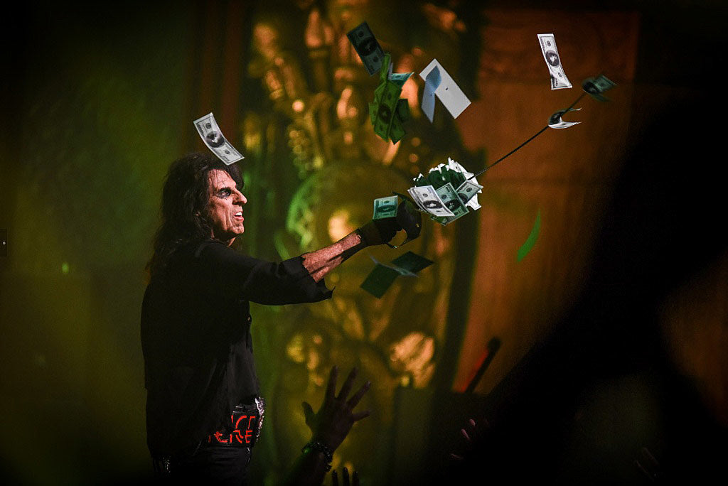 Alice Cooper played Beacon Theatre and Mike Myers is still not worthy (video, pics, setlist)