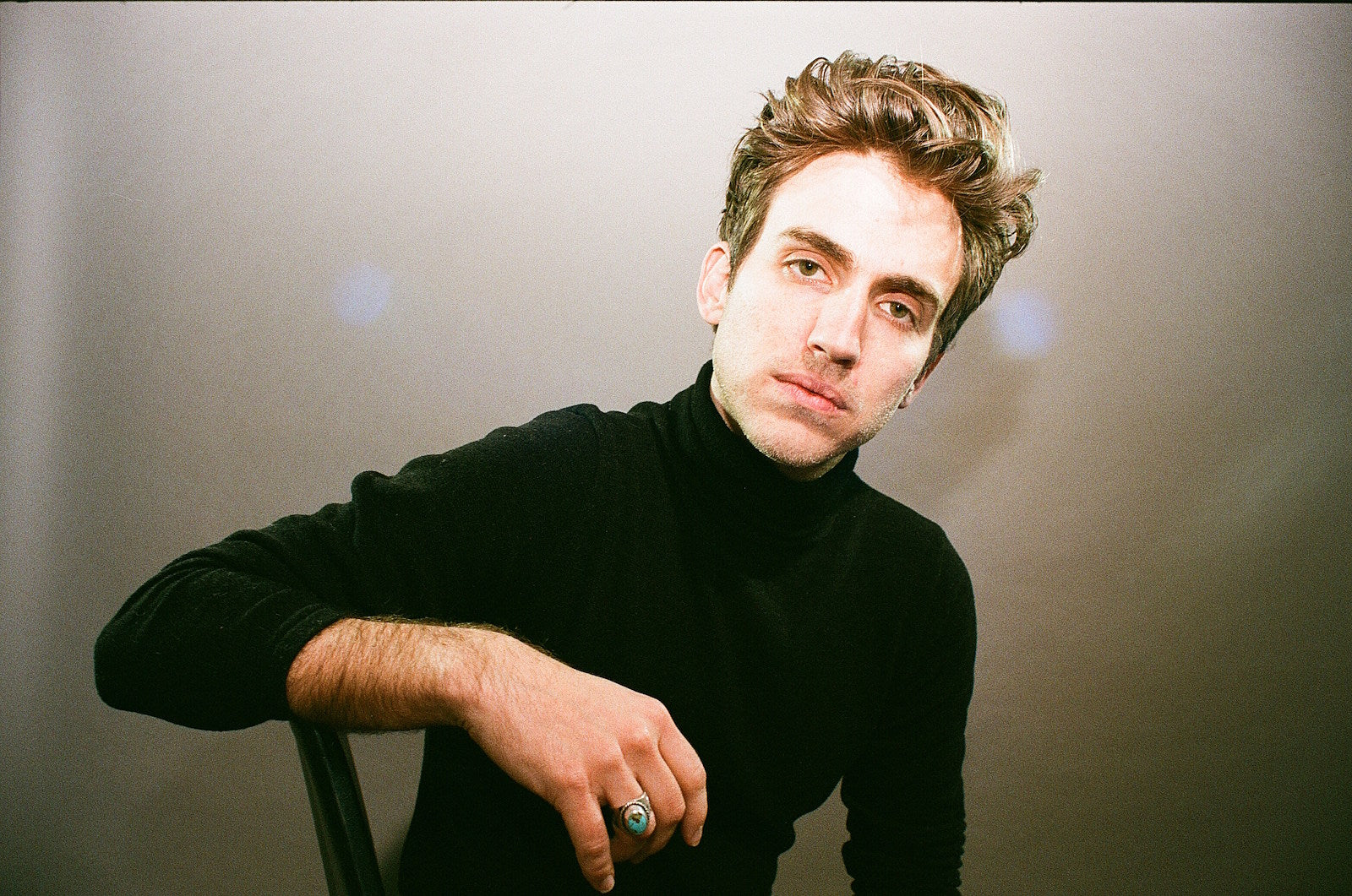 stream Andrew Combs cover of The Strokes’ “Reptilia”
