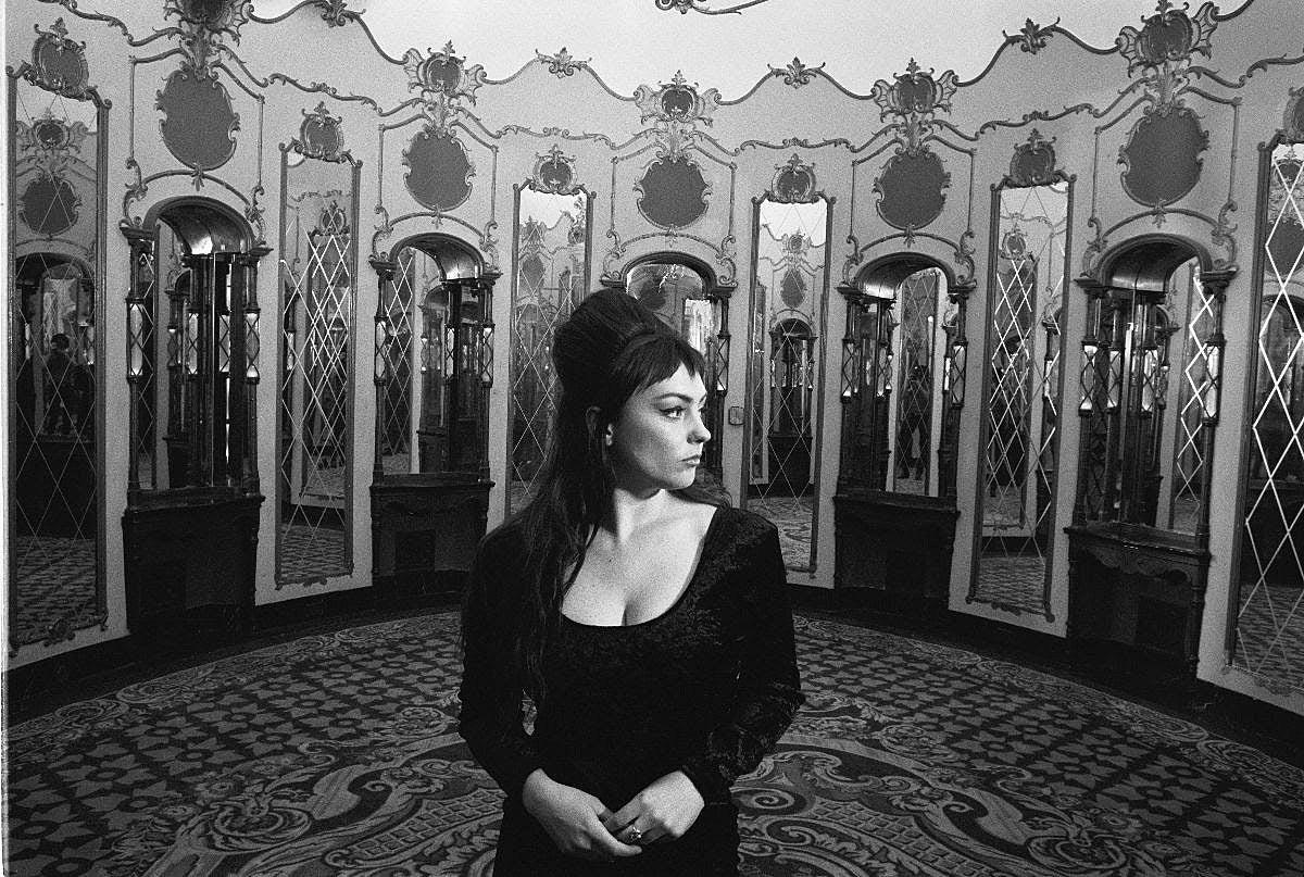 Angel Olsen installation in Brooklyn this weekend; more tour dates added