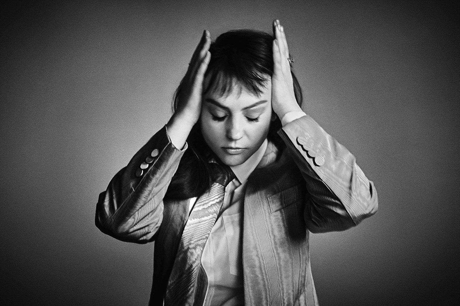 Angel Olsen shares orchestral “Waving, Smiling” from new box set