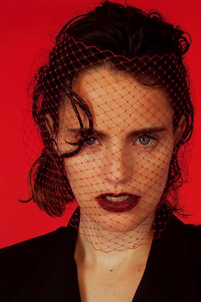 Anna Calvi postpones U.S. shows