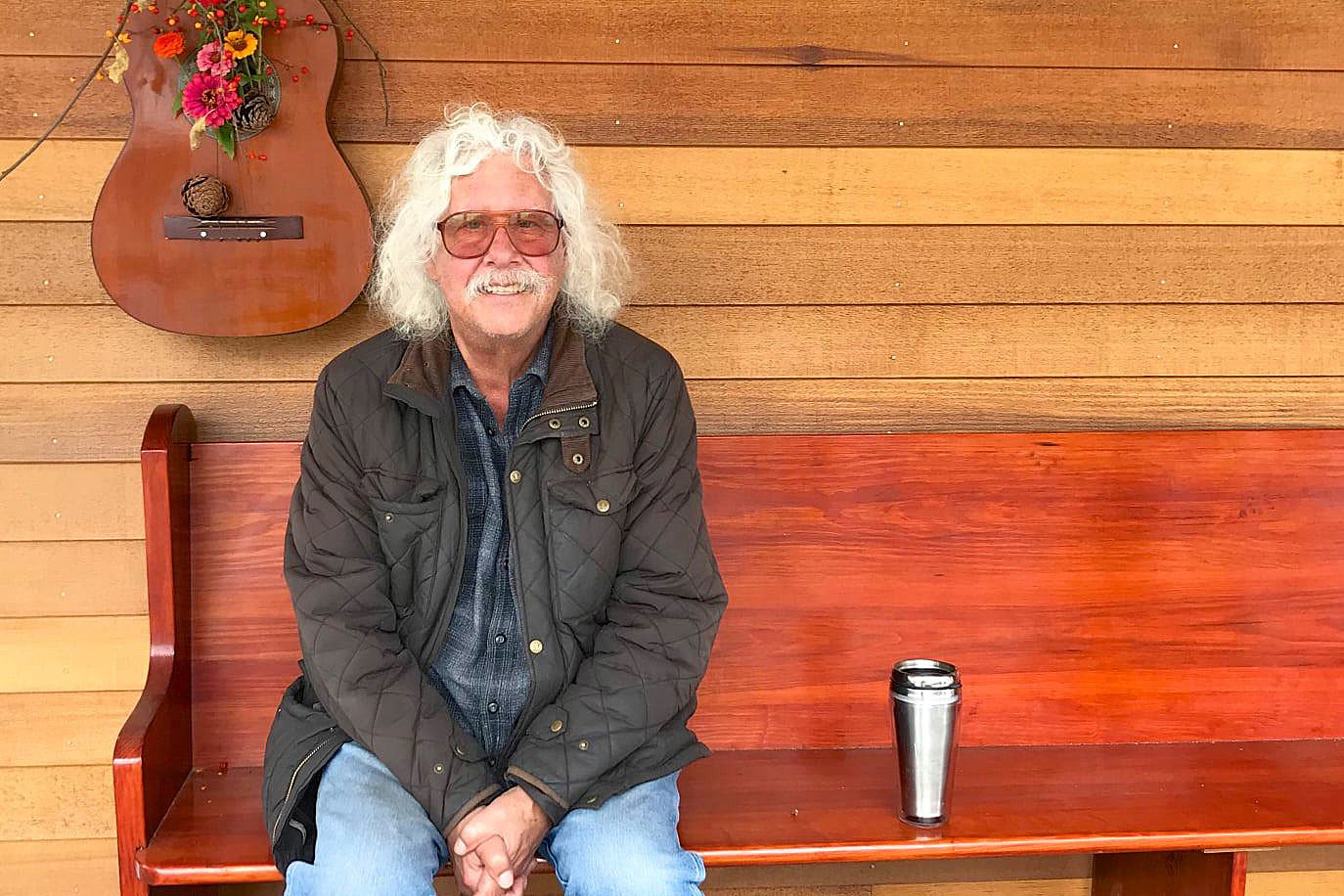 Arlo Guthrie retires from touring after suffering strokes