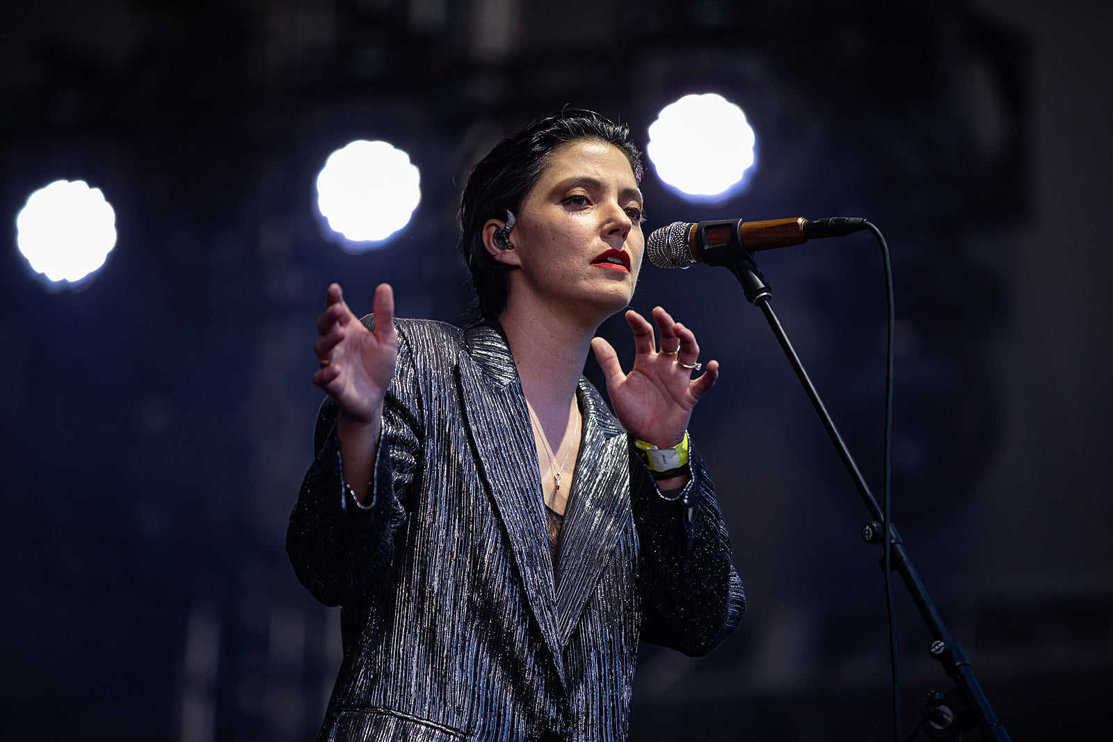 Sharon Van Etten & Julien Baker covering NIN & Smashing Pumpkins for comic book 7″