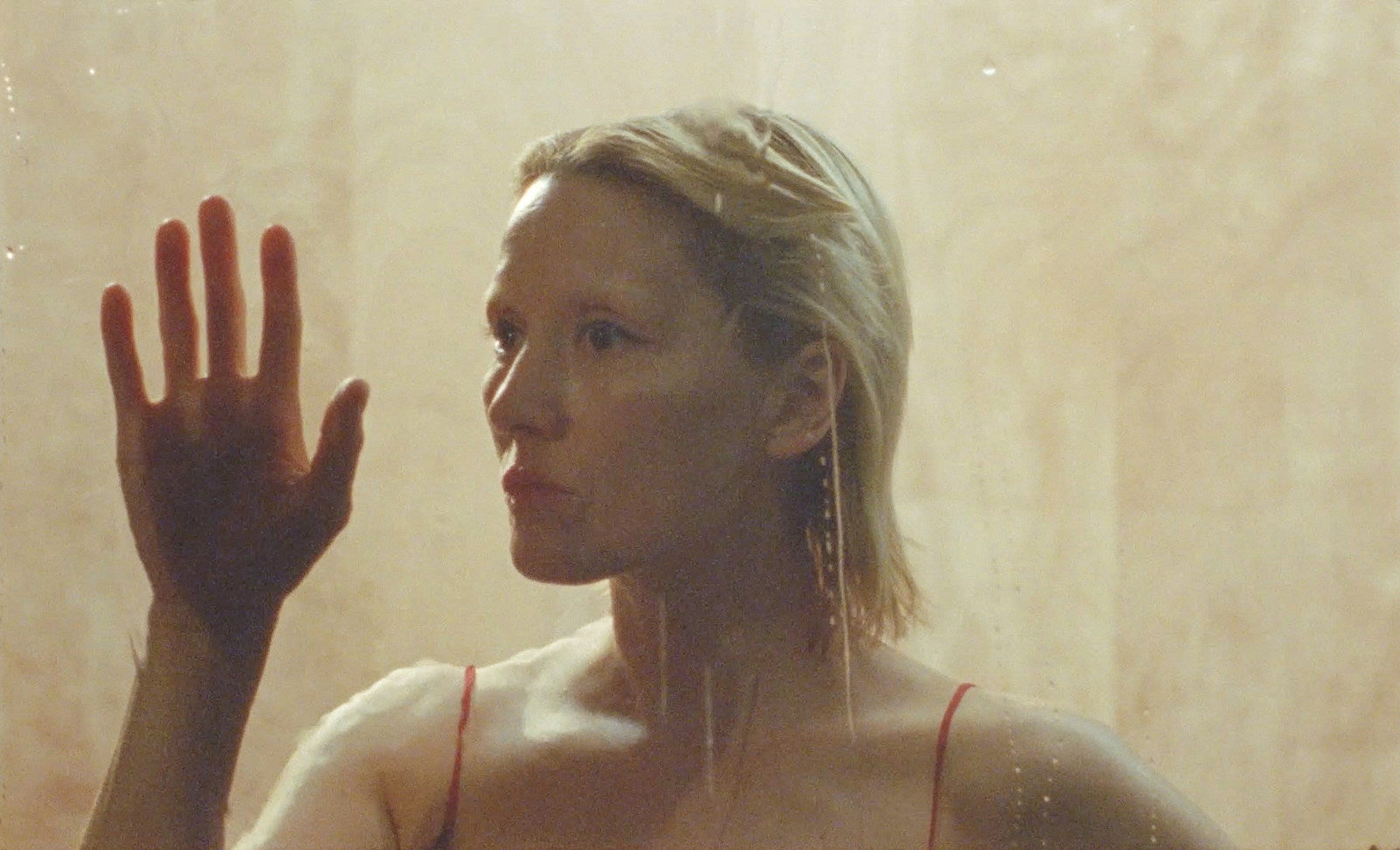 Cate Le Bon shares new single “Typical Love”; North American tour starts soon