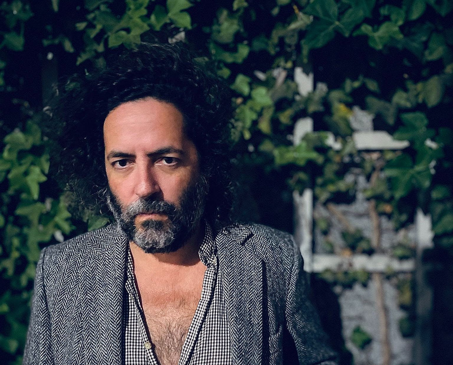 Interview: Destroyer’s Dan Bejar talks new album ‘LABRYNTHITIS,’ sandwiches, New Order and more