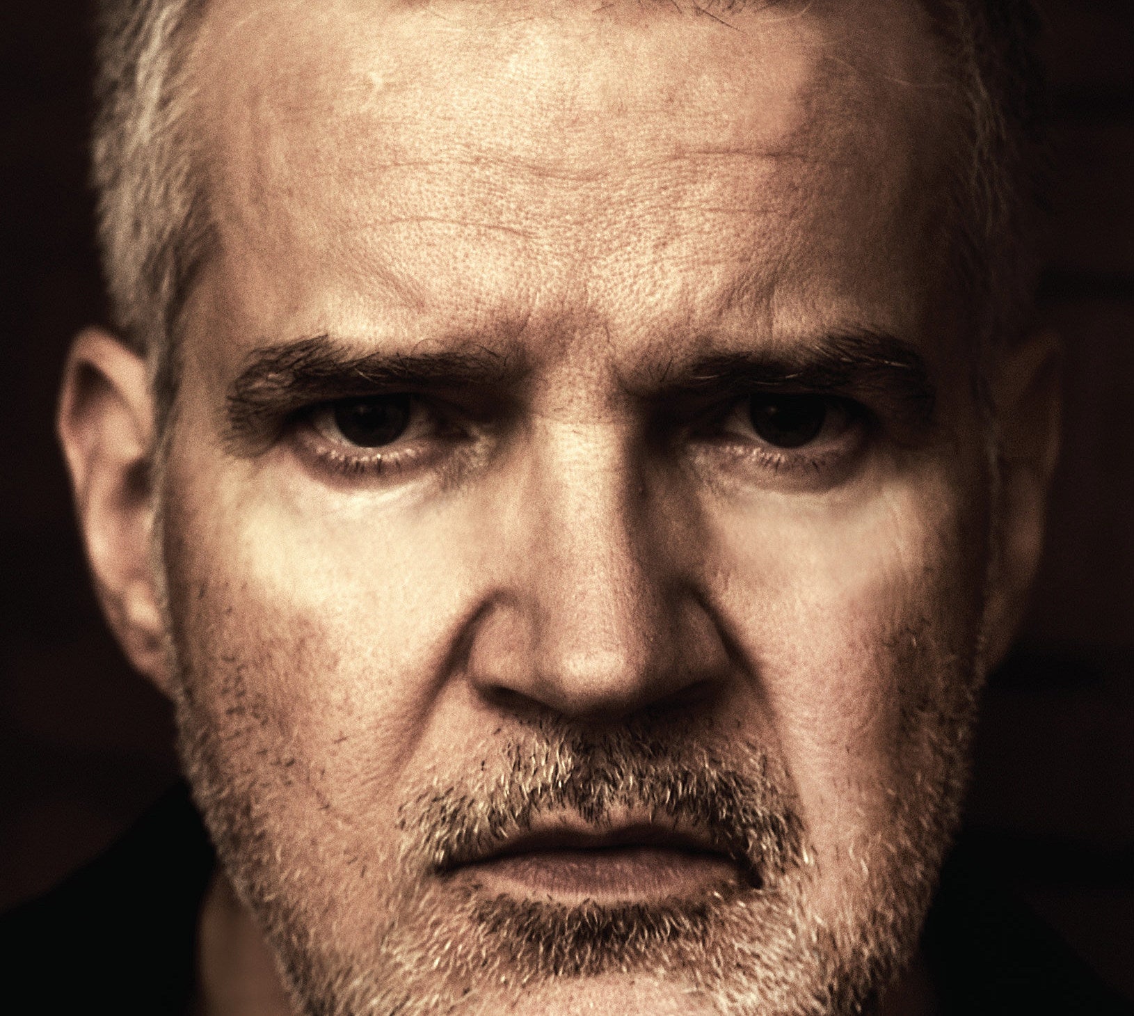 Lloyd Cole preps new solo album, shares “Warm by the Fire”