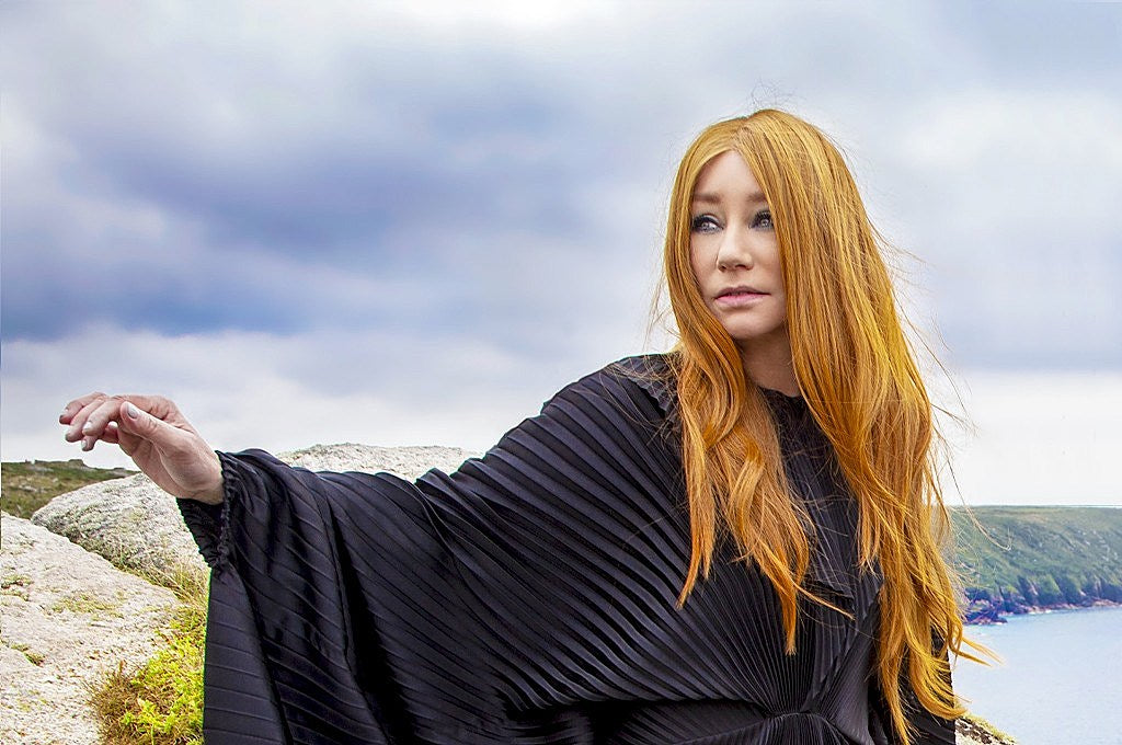 Watch Tori Amos cover Kate Bush’s “Running Up That Hill” in a medley with “Bliss”