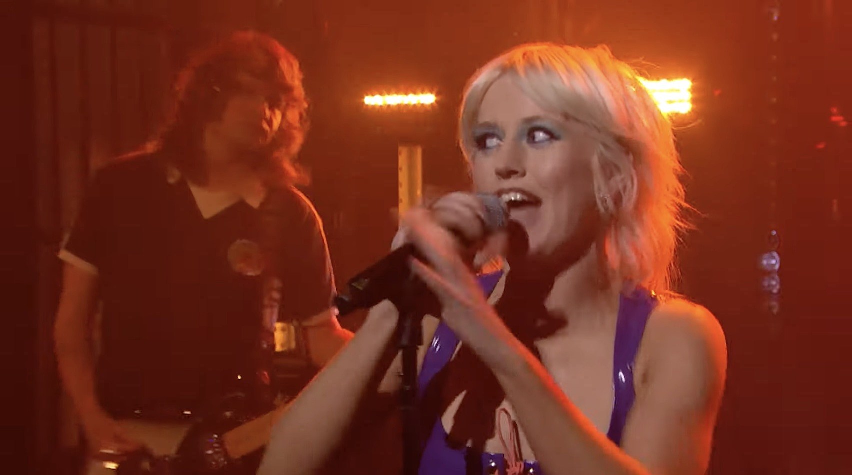 Amyl & The Sniffers played “Hertz” on Seth Meyers, announce new NYC show