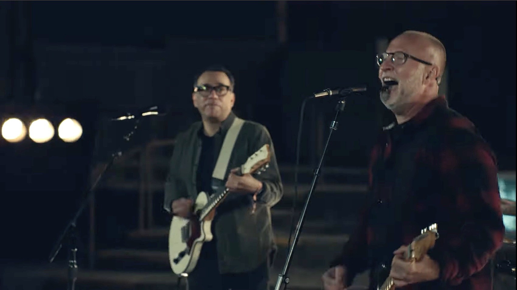 Watch Bob Mould & Fred Armisen play Hüsker Dü’s “I Apologize” from upcoming Hardly Strictly Bluegrass fest