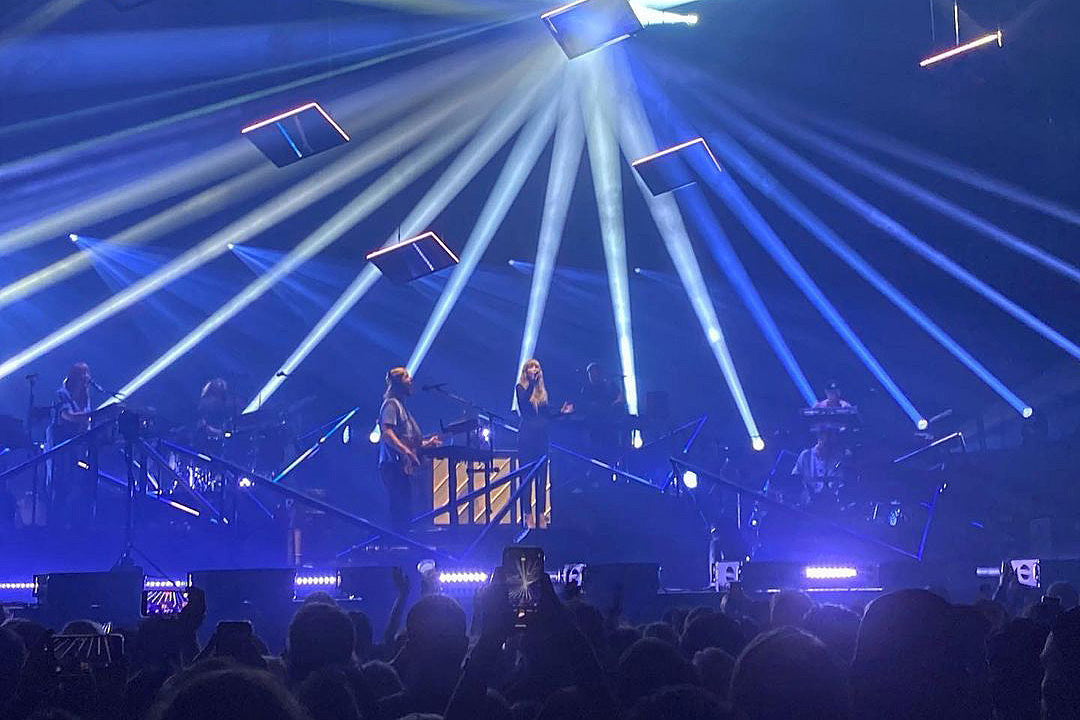 Bon Iver brought out Taylor Swift for “exile” in London (video)