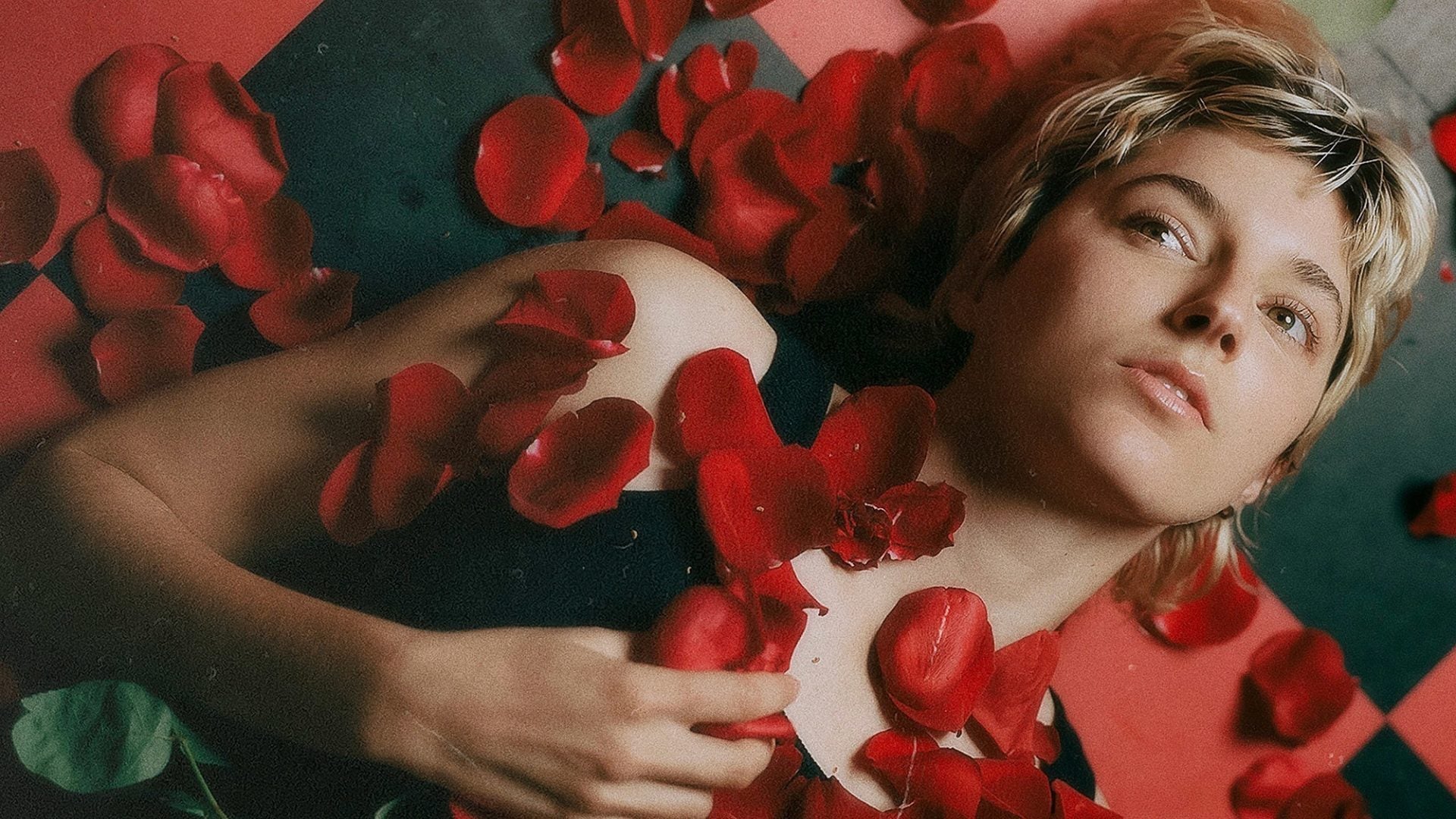 Caroline Rose announces new LP ‘The Art of Forgetting,’ shares “Miami” (watch video)