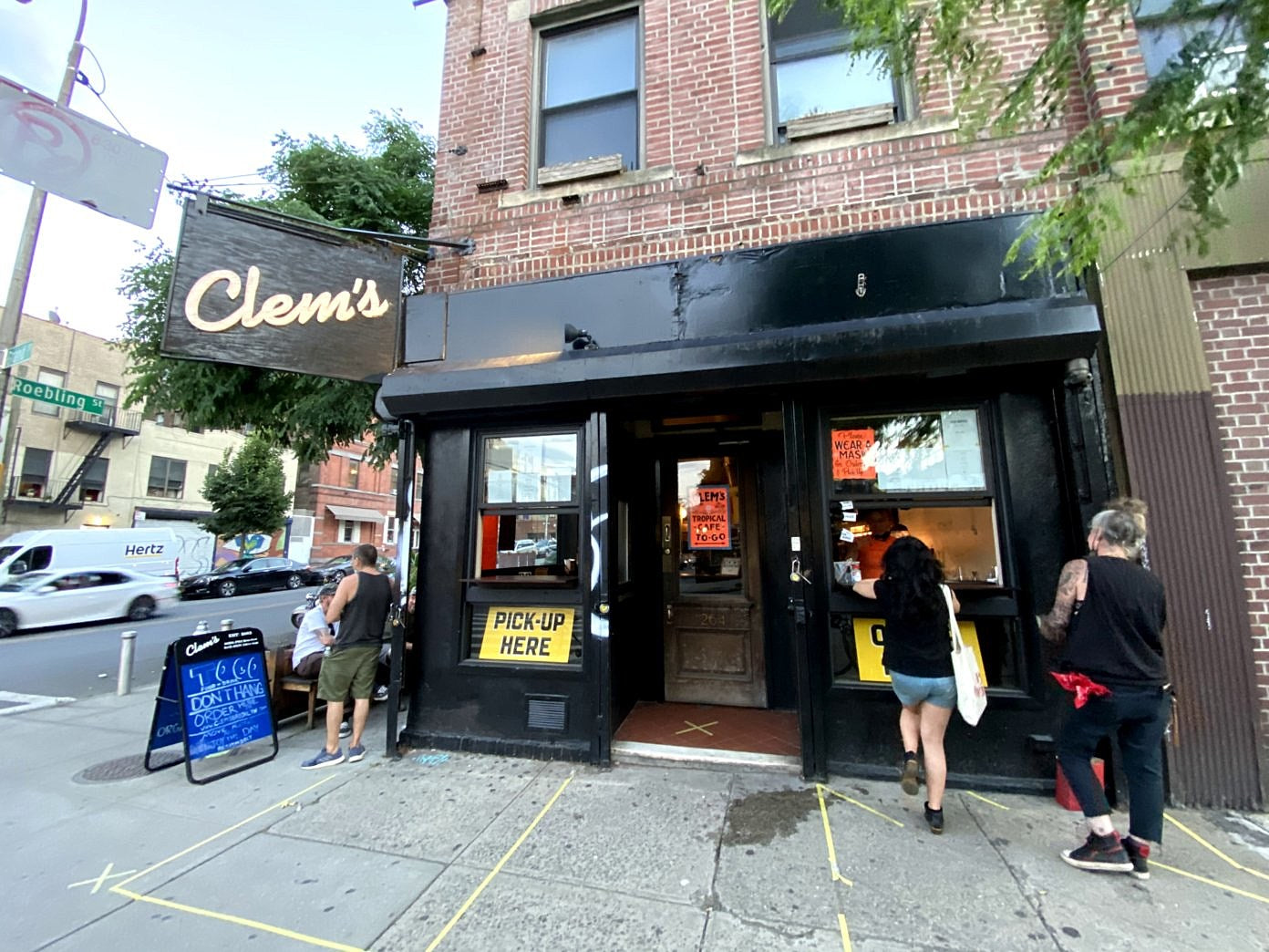 Drinks-To-Go returning to NY bars and restaurants says Gov Hochul