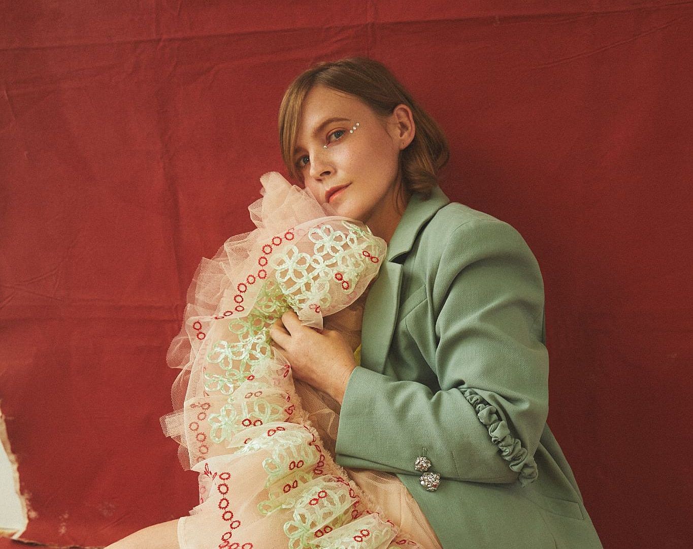 Courtney Marie Andrews announces new LP ‘Loose Future’ & tour, shares “Satellite” video