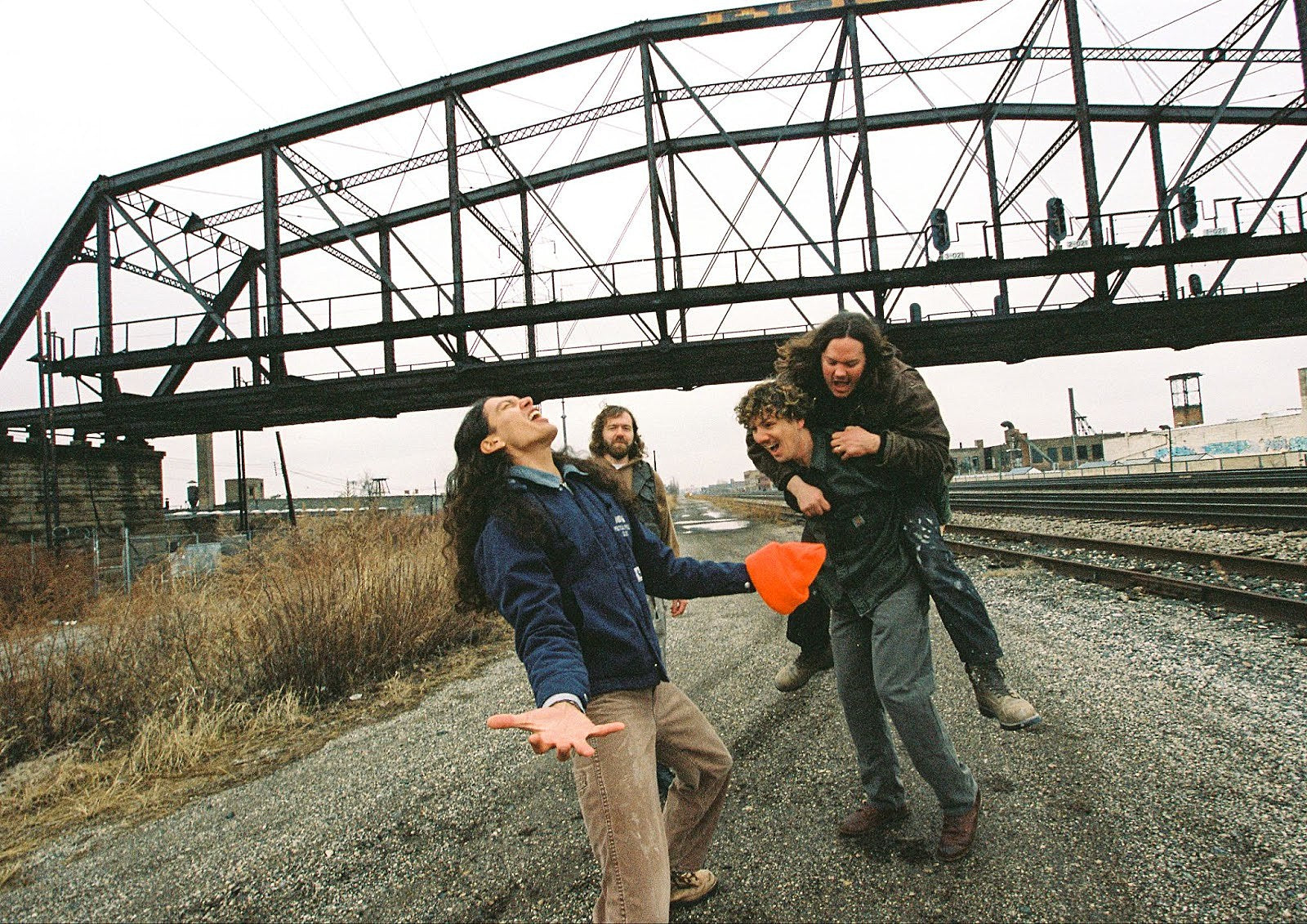 Deeper sign to Sub Pop, share new single “Sub,” touring w/ Future Islands