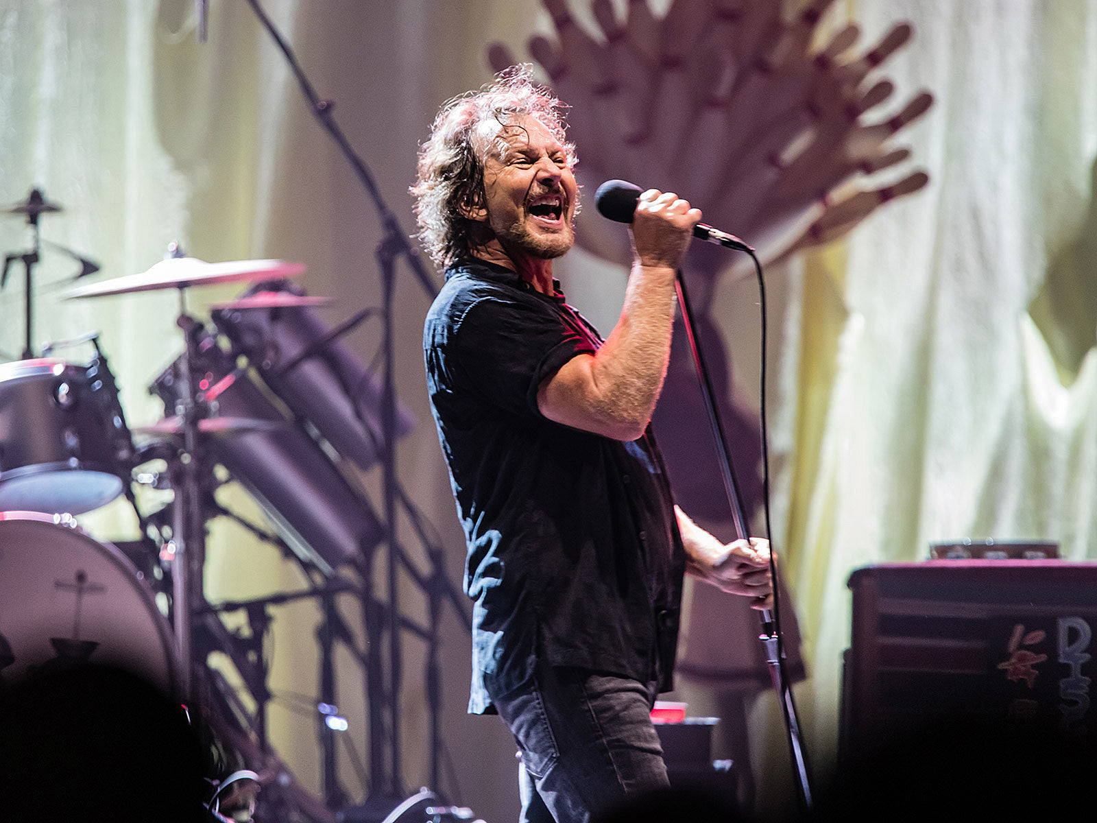 Watch Eddie Vedder cover R.E.M., Tom Petty, Patti Smith & more in NYC + pics & setlist
