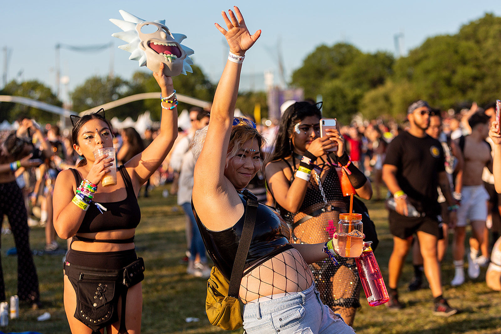 Electric Zoo hits capacity at 6:30 PM & bars further attendees from day 3; people rush gates