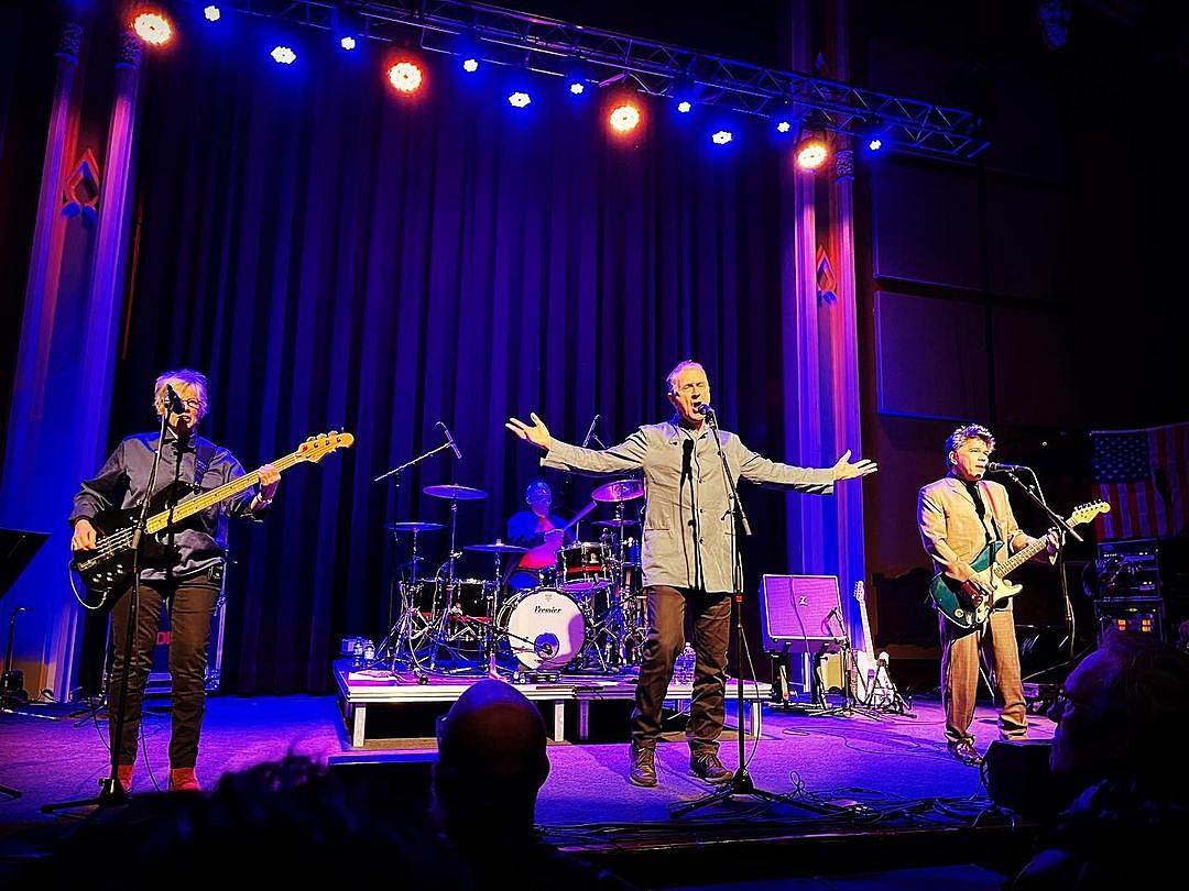 Watch Gang of Four play their first show with David Pajo on guitar (video, pics, setlist)