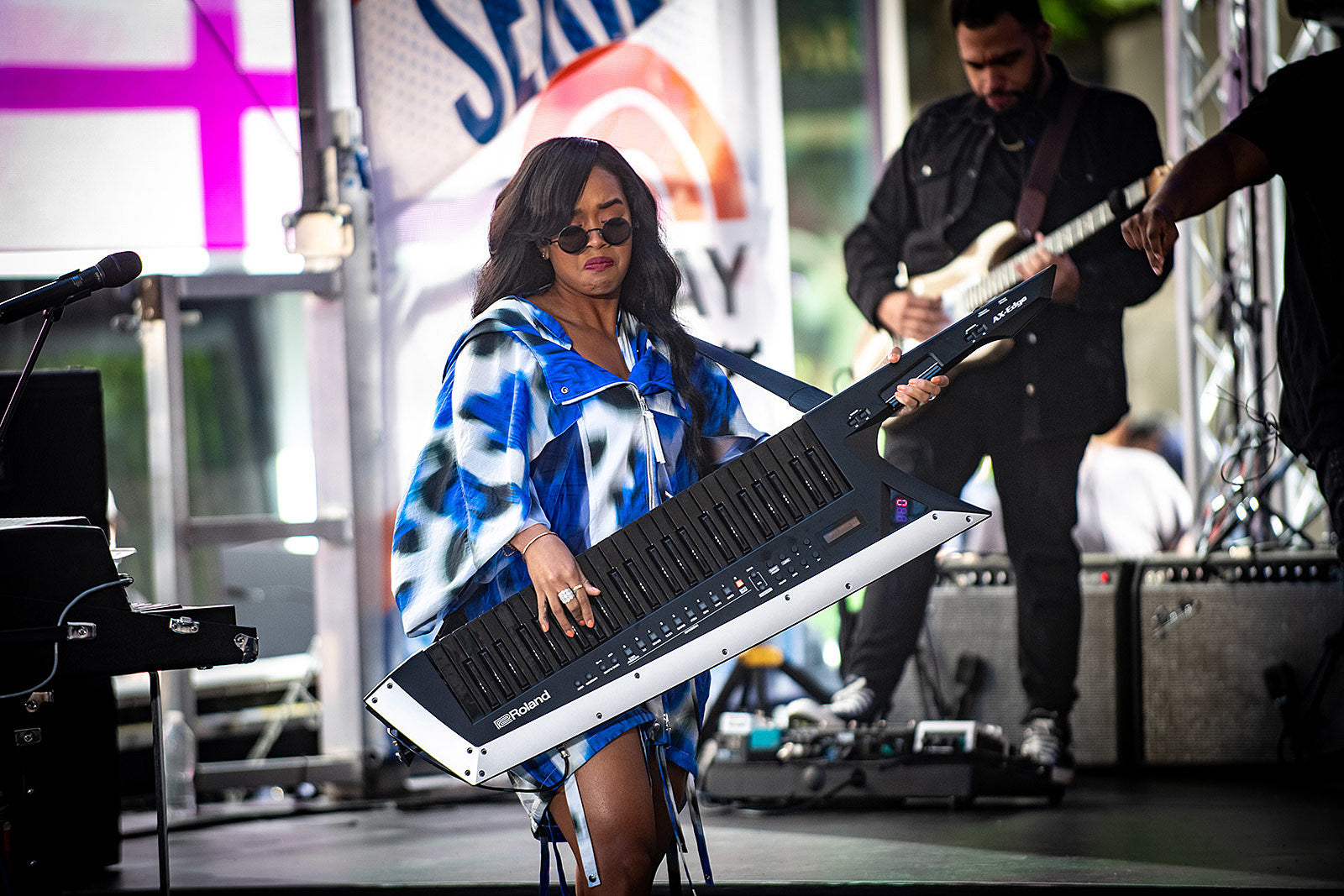 H.E.R. throwing NYC edition of Lights On Fest w/ Maxwell, 6LACK, Bryson Tiller & more