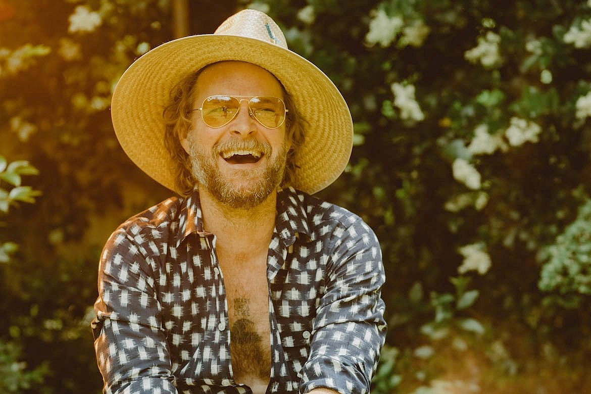 Hiss Golden Messenger announce new LP & tour, share “Nu-Grape”