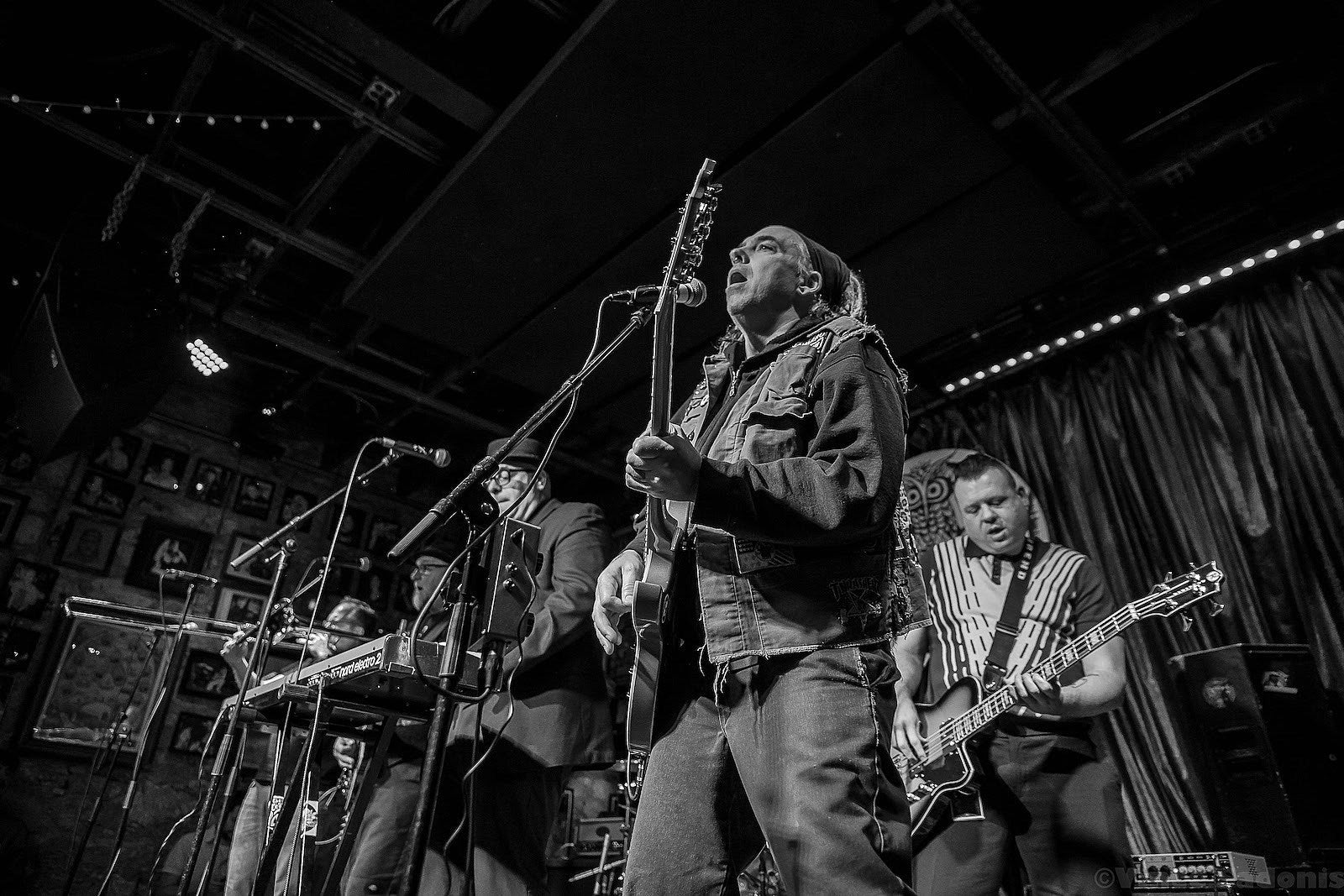 J. Navarro & the Traitors (Suicide Machines) announce new LP, share “One Hand”