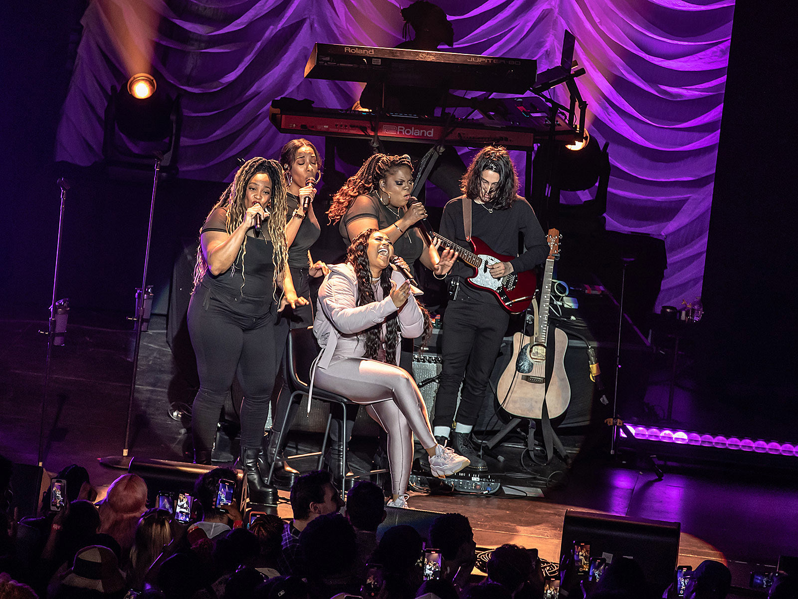 Jazmine Sullivan played Kings Theatre with Tiana Major9 (pics, setlist)