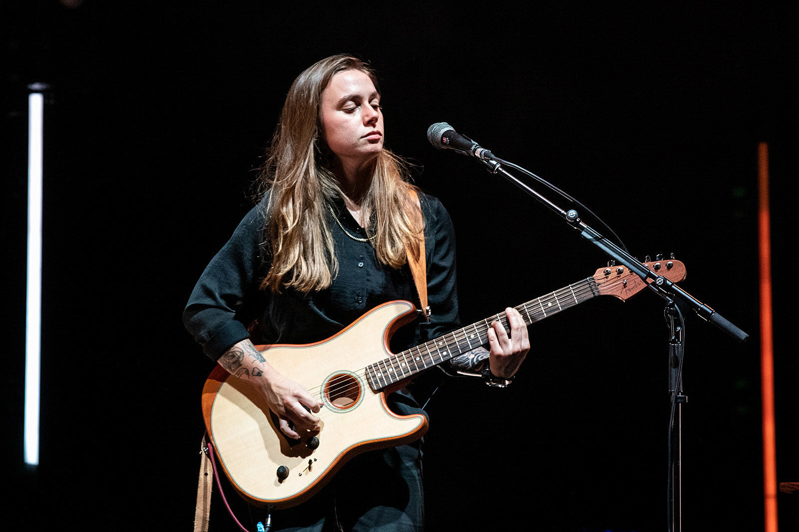 Julien Baker played Beacon Theatre with Thao & Mini Trees (pics, video, setlist)