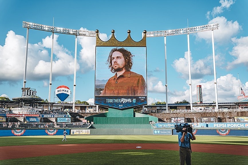 Watch Kevin Morby throw out the first pitch at Friday’s Kansas City Royals game