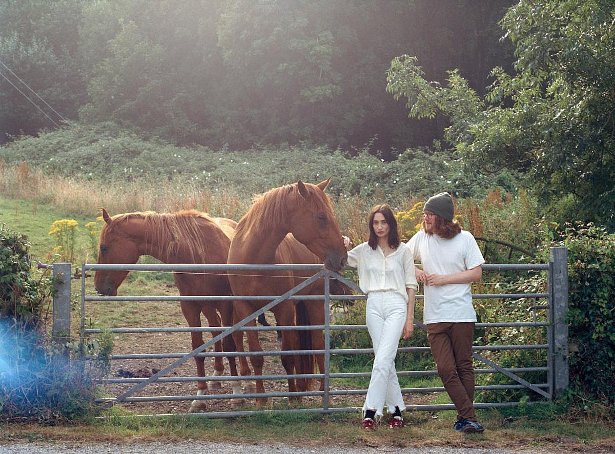 King Hannah share smouldering new single “A Well-Made Woman”