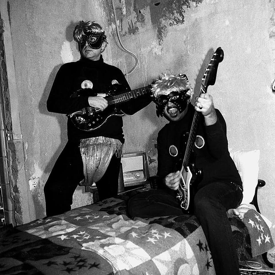 The King Khan & BBQ Show share new single “Going Down,” announce fall tour