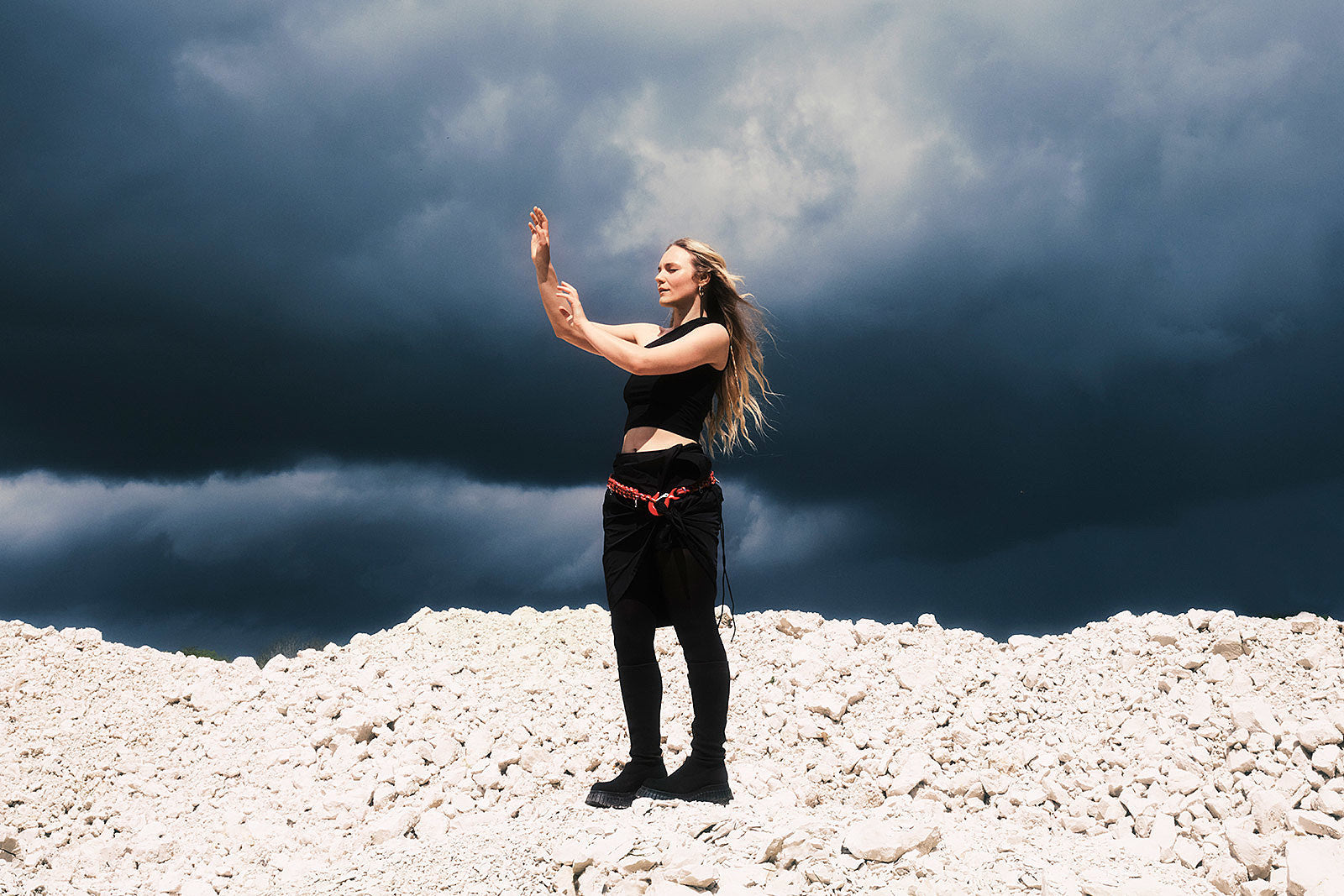 Laura Misch announces debut LP, shares “Portals”