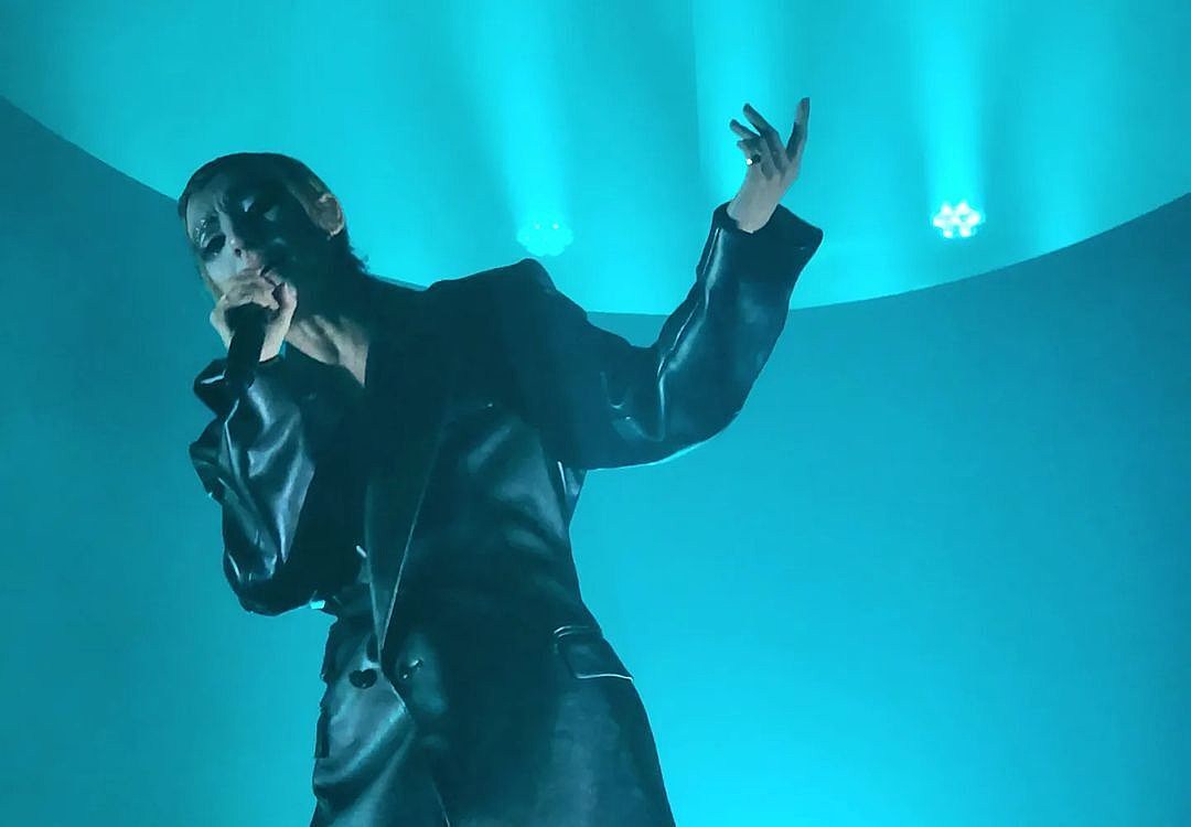 Lykke Li brought ‘EYEYE’ visuals and earlier favorites to NYC’s Apollo Theater (video, setlist)