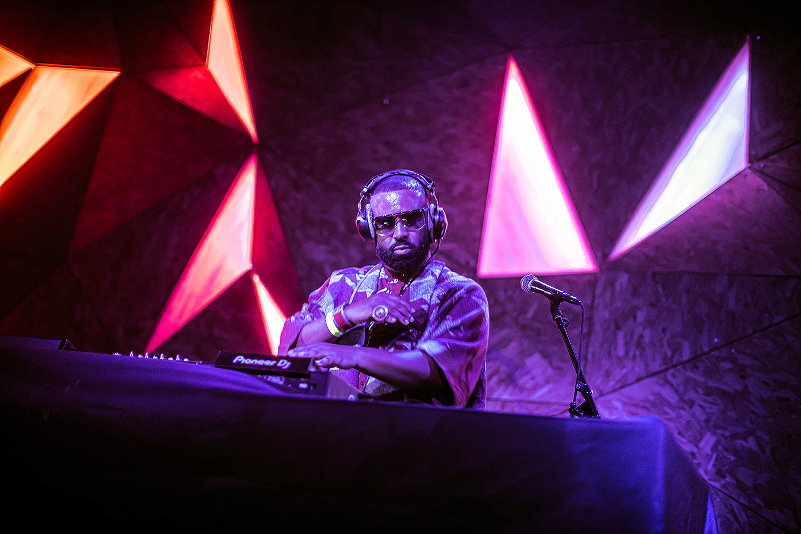 Madlib and AKAI SOLO played Elsewhere (pics)