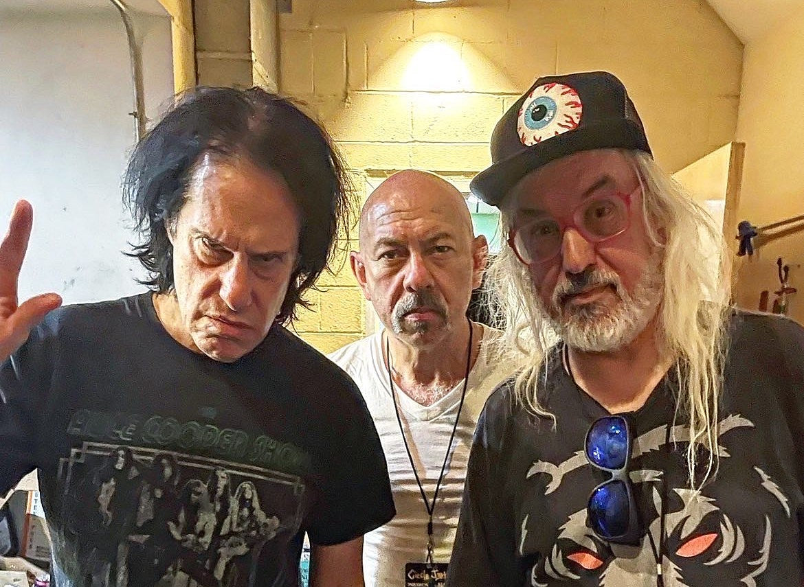 Watch J Mascis join Negative Approach at their Vermont show