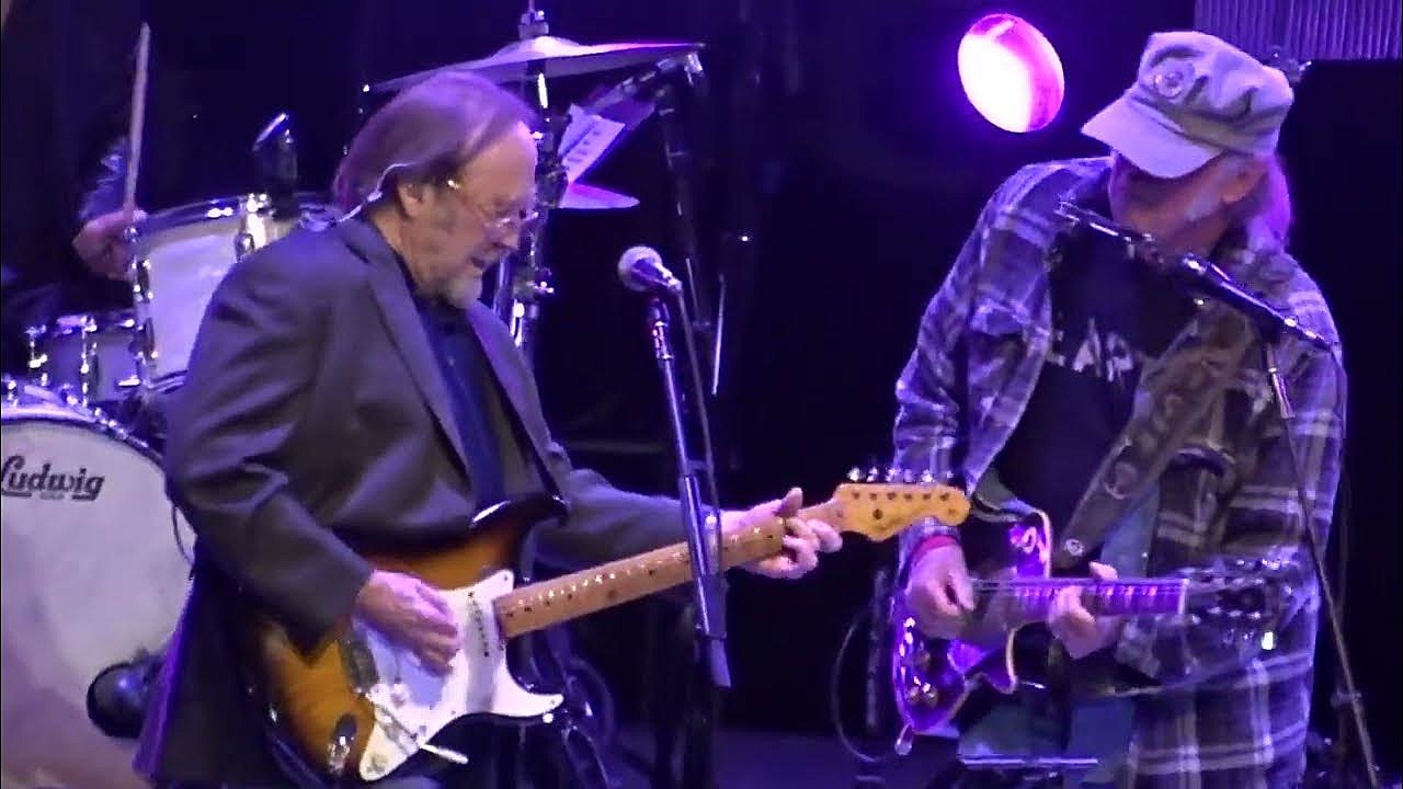 Watch Neil Young & Stephen Stills pay tribute to David Crosby at LA benefit show