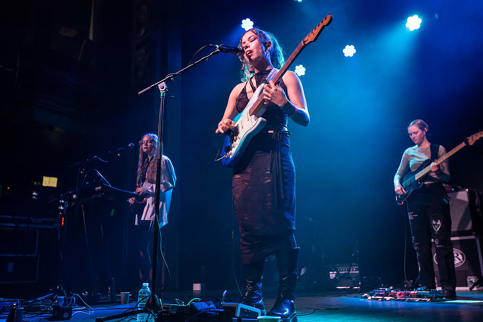 Nilüfer Yanya played Webster Hall w/ Tasha, covered PJ Harvey (pics, video, setlist)