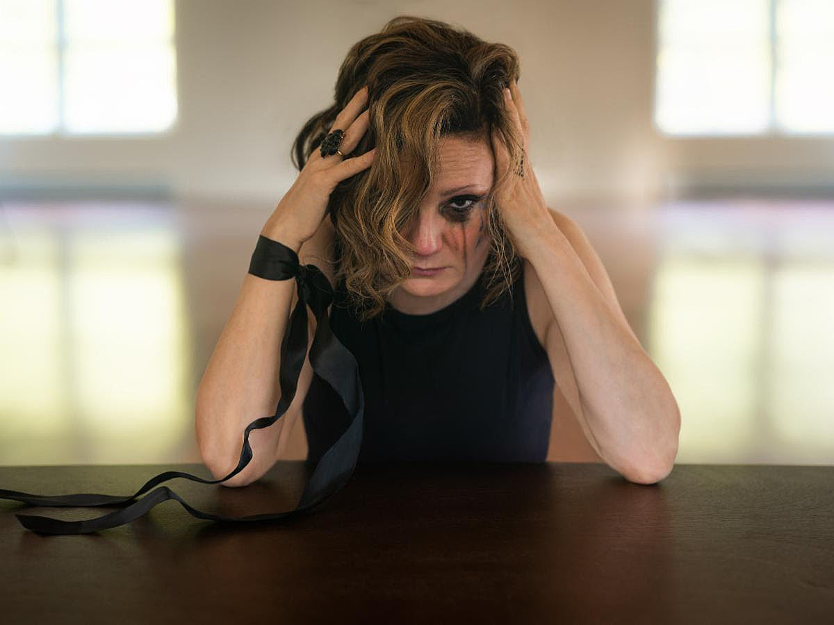 Nina Nastasia announces first album in 12 years, shares “Just Stay in Bed”