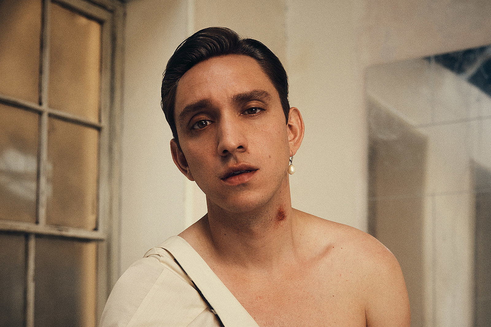 The xx’s Oliver Sim shares new single “Fruit,” announces solo shows