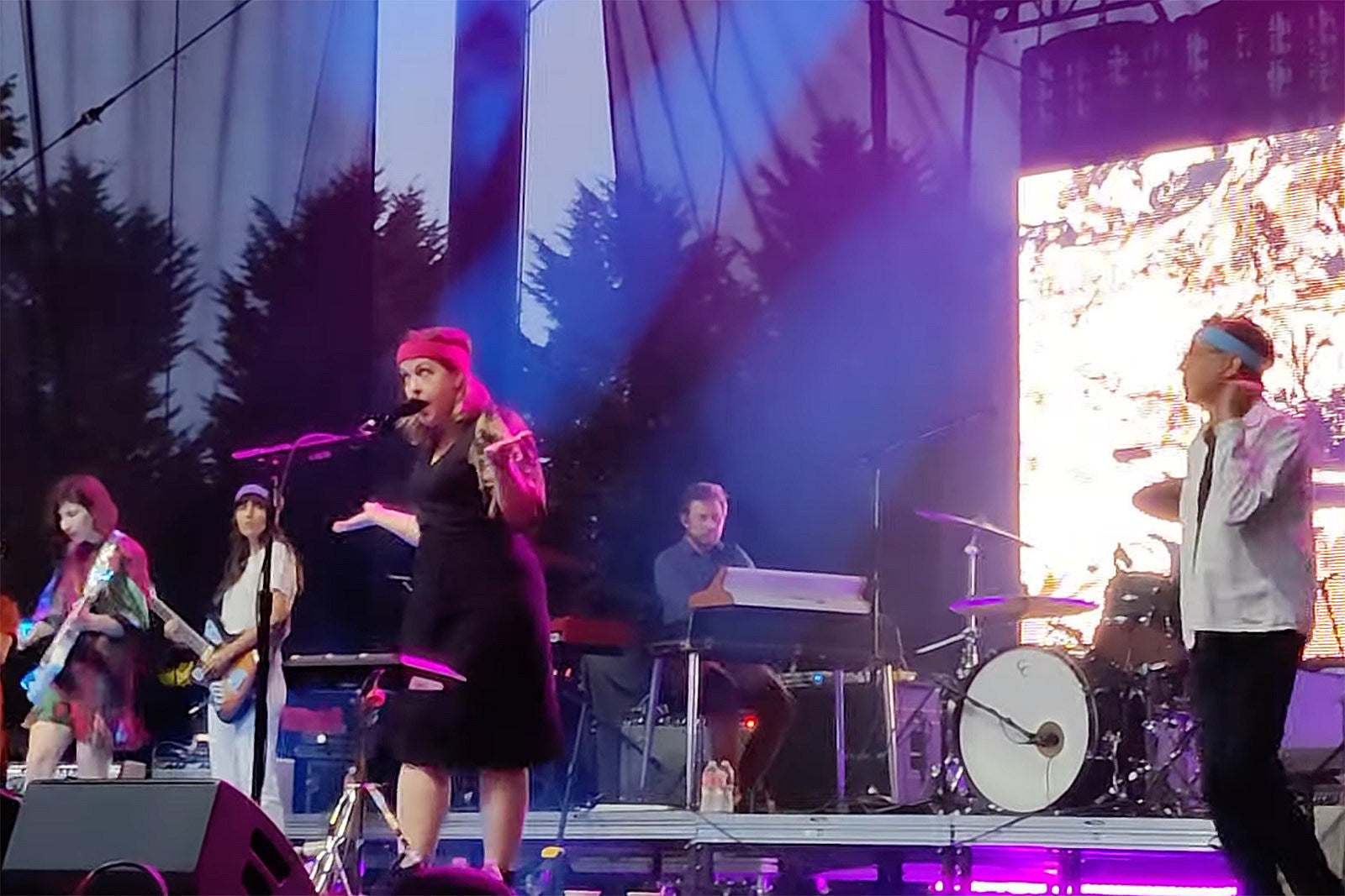 Watch Sleater-Kinney, Fred Armisen & Courtney Barnett cover Olivia Newton-John’s “Physical”
