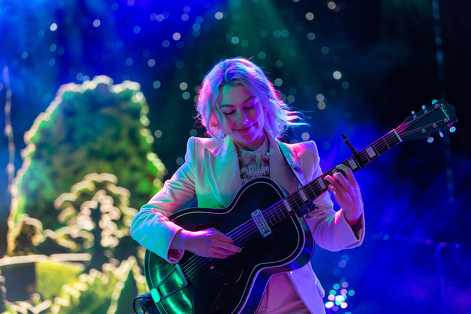 Phoebe Bridgers fans are eating today