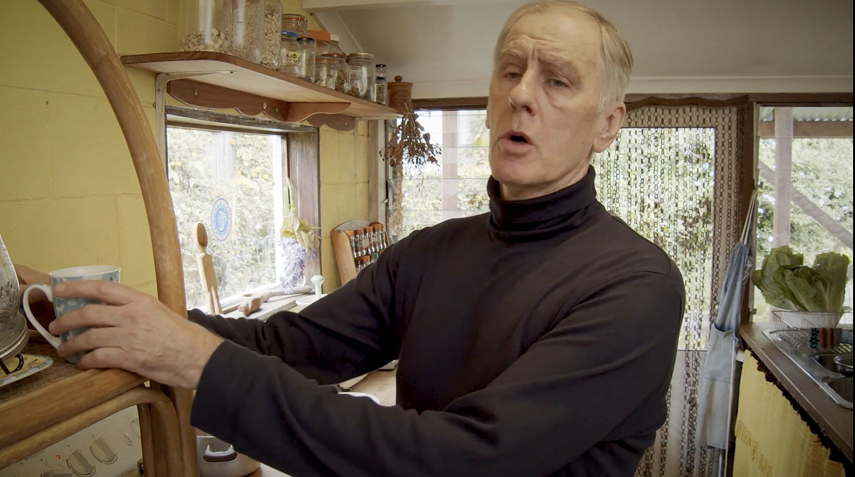 Robert Forster (The Go-Betweens) shares video for “Tender Years” from upcoming album