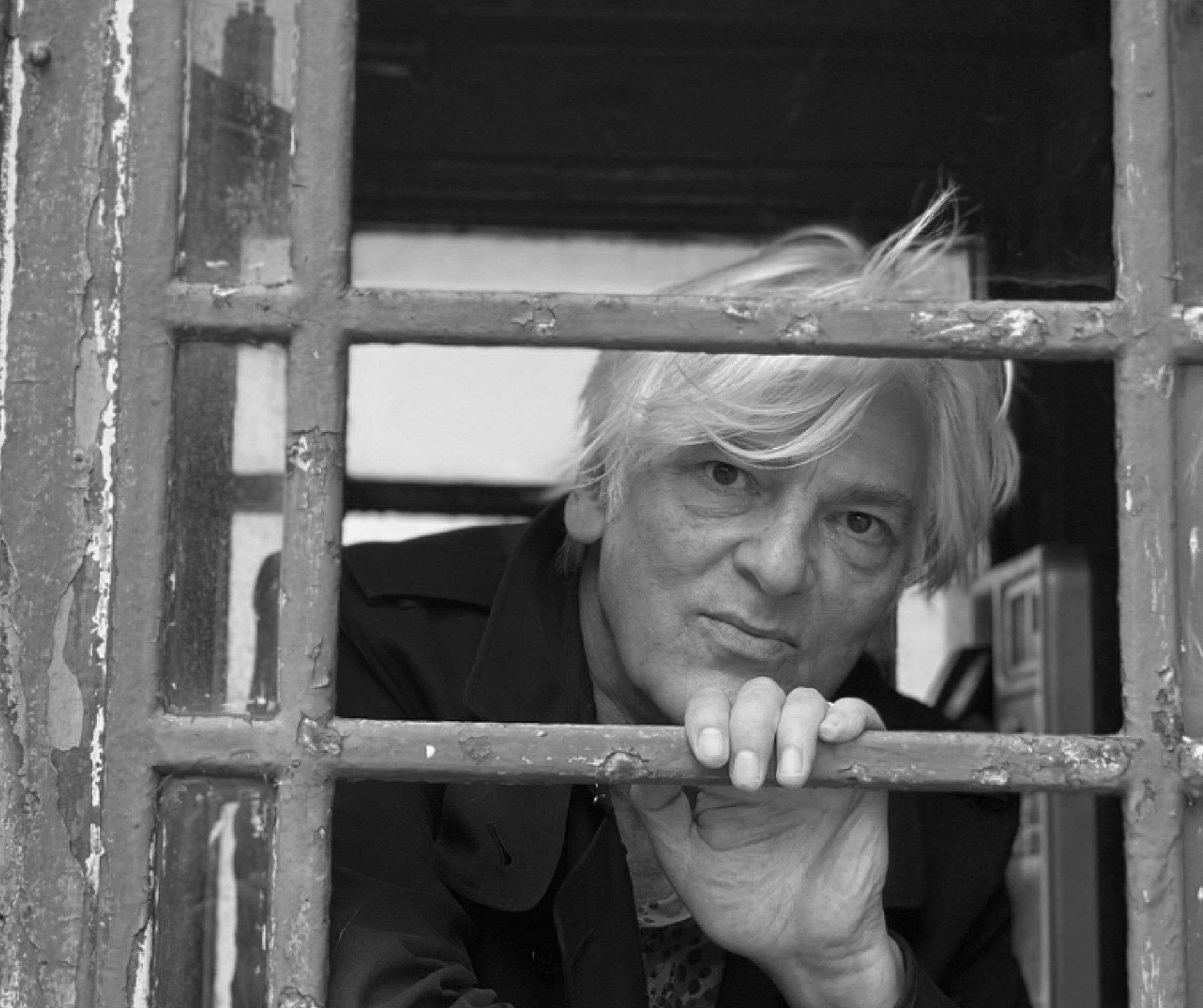 Robyn Hitchcock announces 2023 tour with Kelley Stoltz